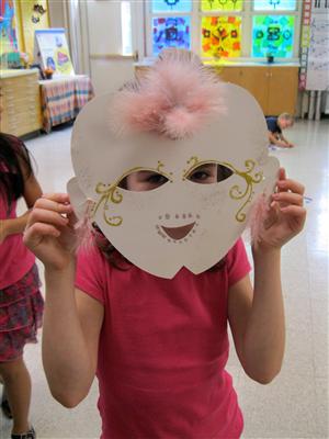 girl with mask 
